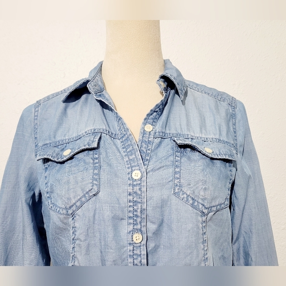 Chico’s Woman's Chambray Button Front Shirt Size Small Light Wash Denim Top - Picture 4 of 14